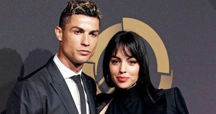 Ronaldonun aldığı nişan yüzüğünün fiyatı dudak uçuklattı