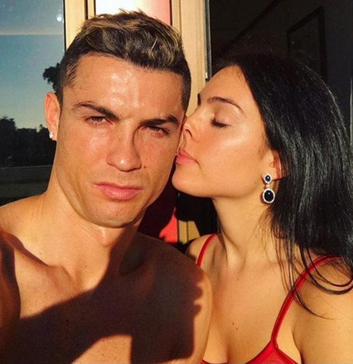 Ronaldonun aldığı nişan yüzüğünün fiyatı dudak uçuklattı