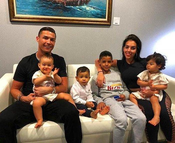 Ronaldonun aldığı nişan yüzüğünün fiyatı dudak uçuklattı