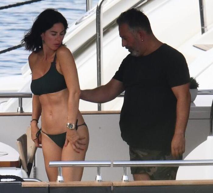 Cem Yılmaz ve Defne Samyeli tatile devam ediyor