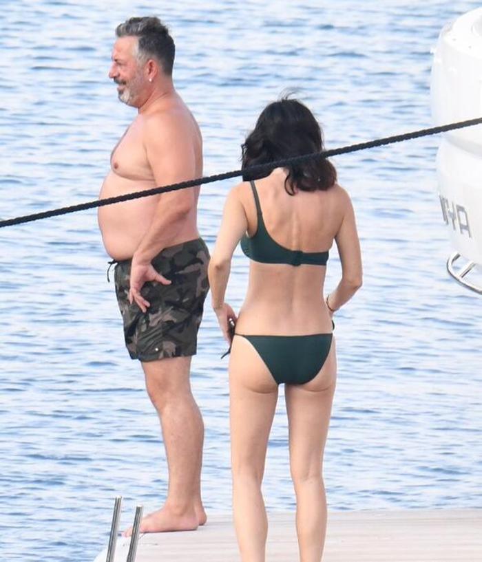 Cem Yılmaz ve Defne Samyeli tatile devam ediyor