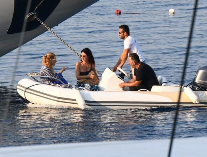 Cem Yılmaz ve Defne Samyeli tatile devam ediyor