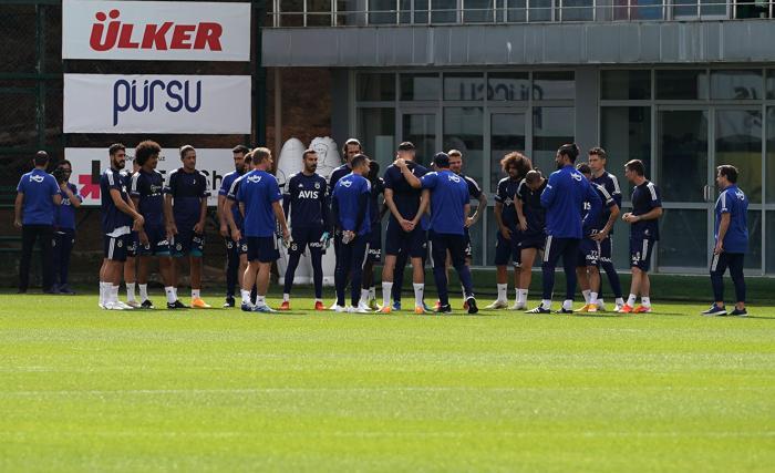 Fenerbahçede hazırlıklar başladı Kemal Ademi sahaya indi