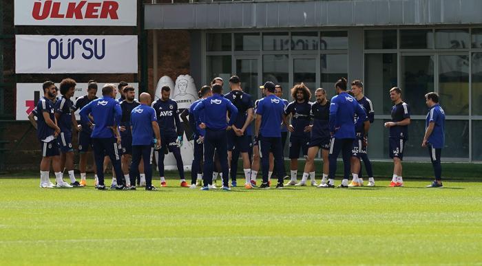 Fenerbahçede hazırlıklar başladı Kemal Ademi sahaya indi