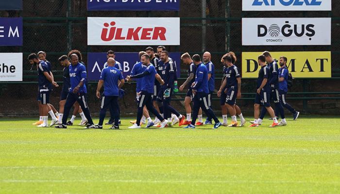 Fenerbahçede hazırlıklar başladı Kemal Ademi sahaya indi