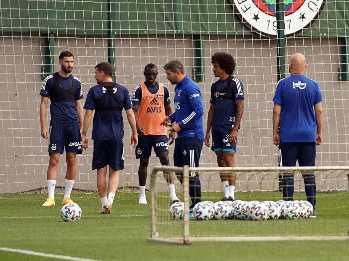 Fenerbahçede hazırlıklar başladı Kemal Ademi sahaya indi