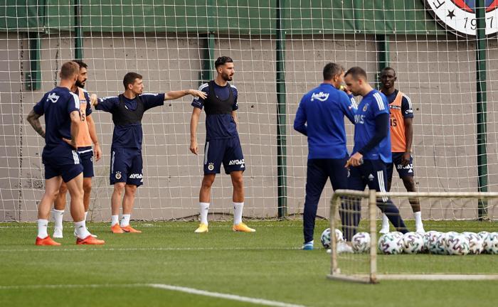 Fenerbahçede hazırlıklar başladı Kemal Ademi sahaya indi