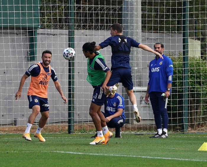 Fenerbahçede hazırlıklar başladı Kemal Ademi sahaya indi