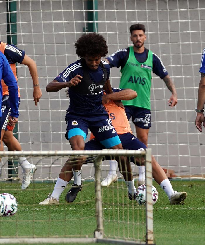 Fenerbahçede hazırlıklar başladı Kemal Ademi sahaya indi