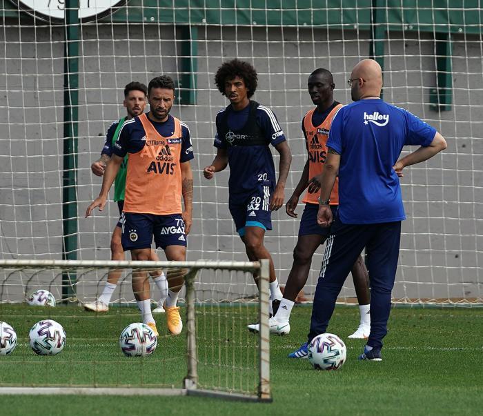 Fenerbahçede hazırlıklar başladı Kemal Ademi sahaya indi