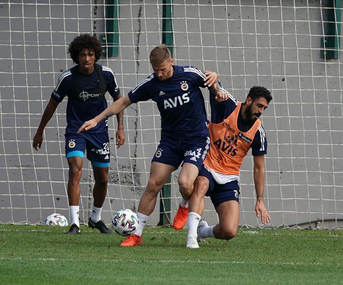 Fenerbahçede hazırlıklar başladı Kemal Ademi sahaya indi