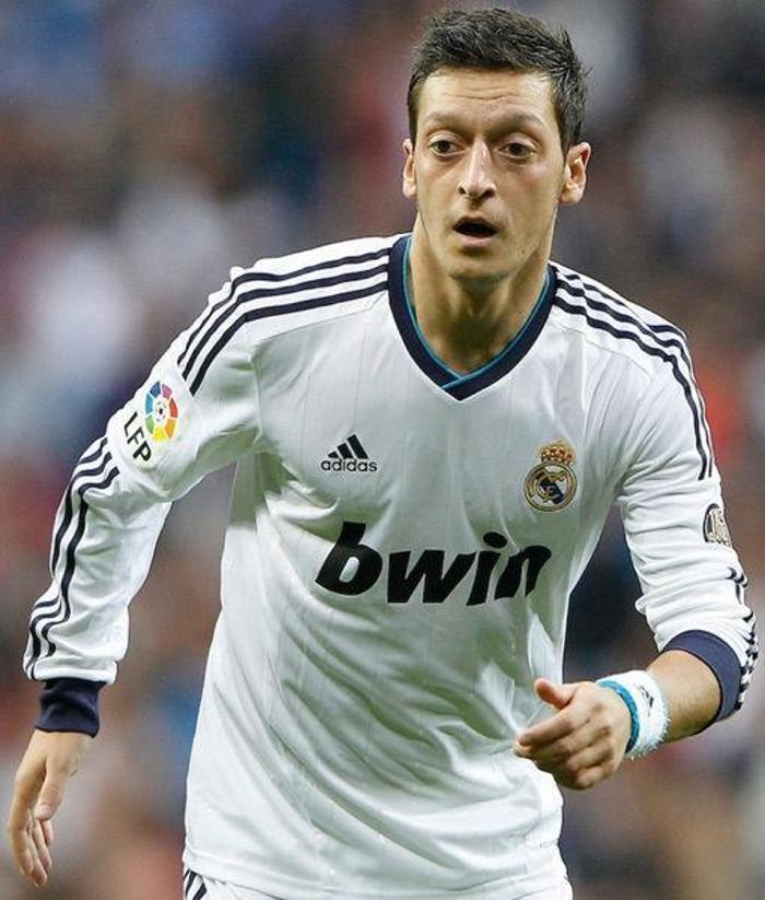 MESUT ÖZİL