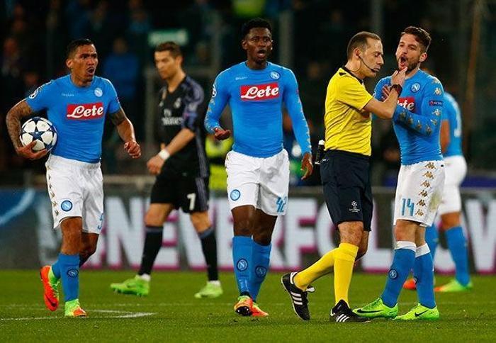 Napoli cephesi, Cüneyt Çakıra tepkili