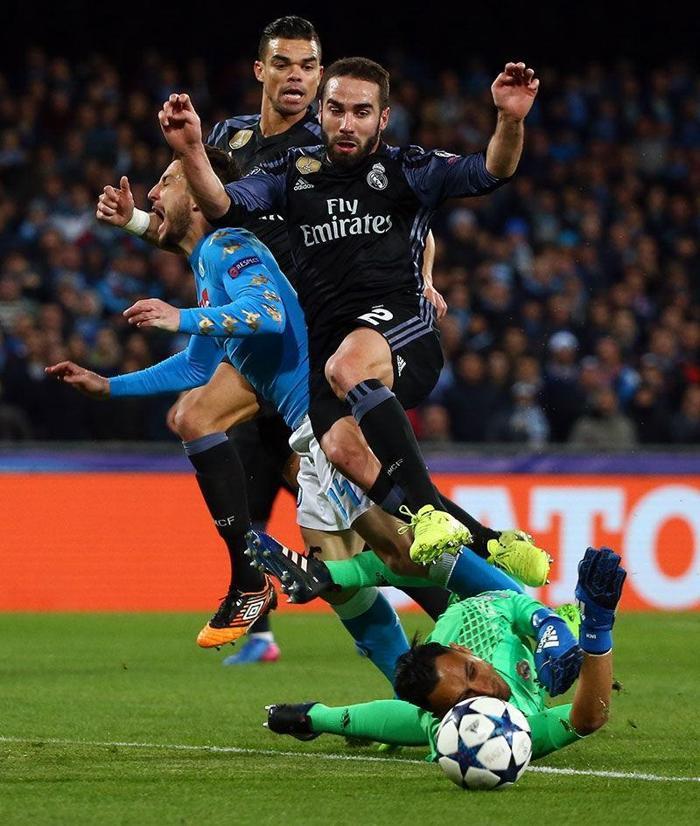 Napoli cephesi, Cüneyt Çakıra tepkili