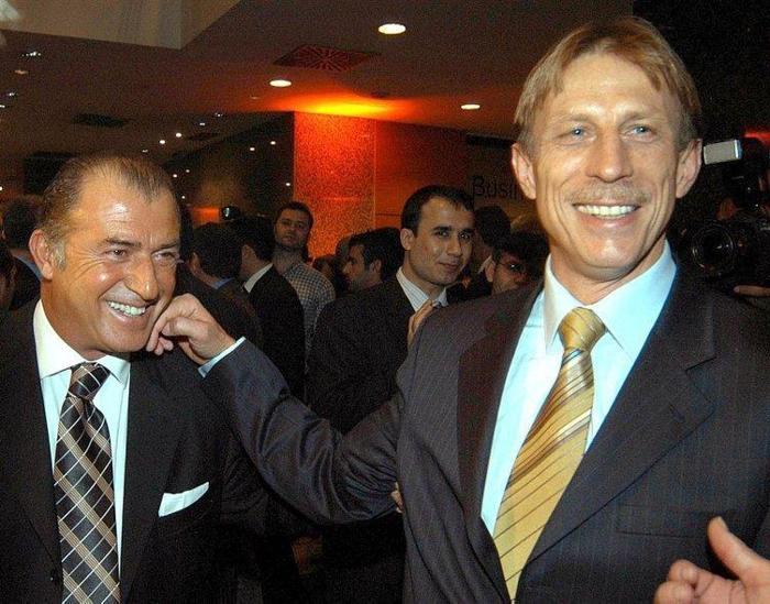 Son dakika: Fenerbahçenin yeni hocasını Serhat Akın açıkladı...