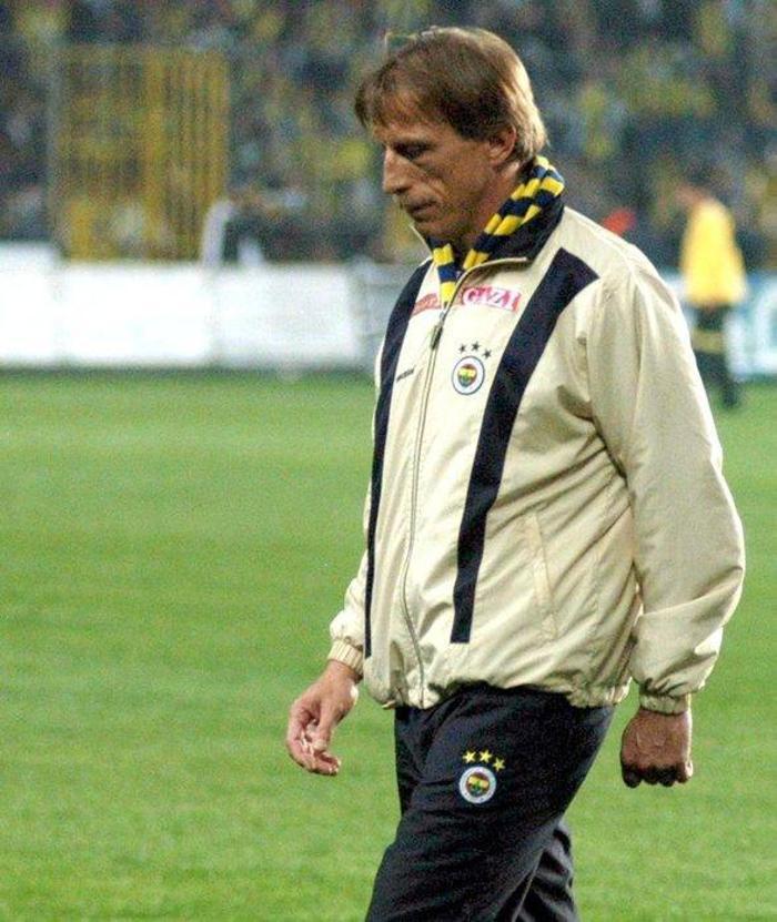 Son dakika: Fenerbahçenin yeni hocasını Serhat Akın açıkladı...