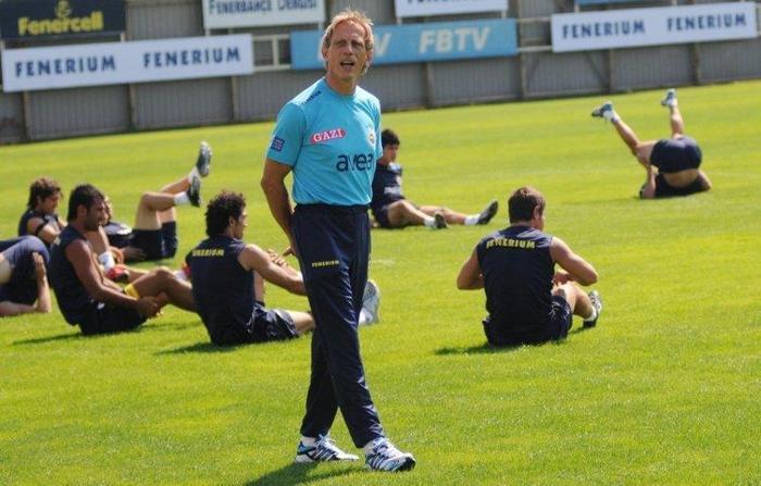Son dakika: Fenerbahçenin yeni hocasını Serhat Akın açıkladı...