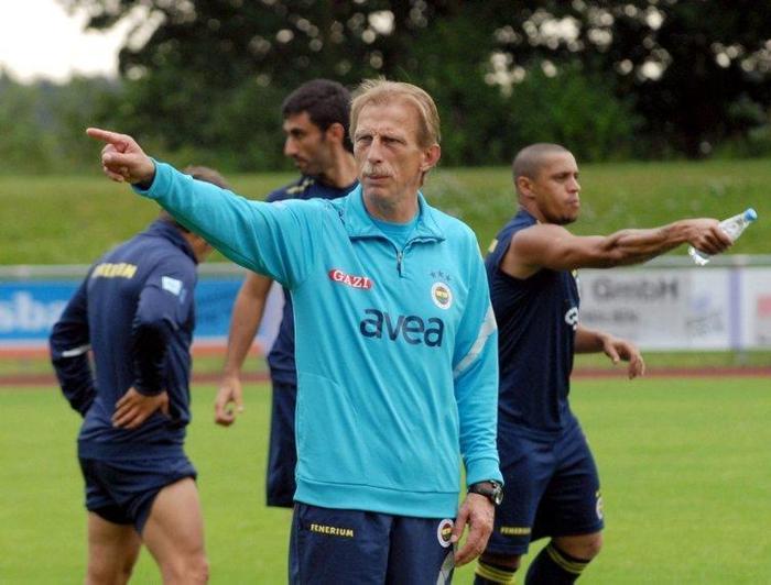 Son dakika: Fenerbahçenin yeni hocasını Serhat Akın açıkladı...