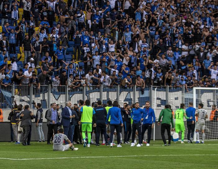 Adana Demirsporda Play-Off geldi, Ümit Özat gözyaşlarına boğuldu