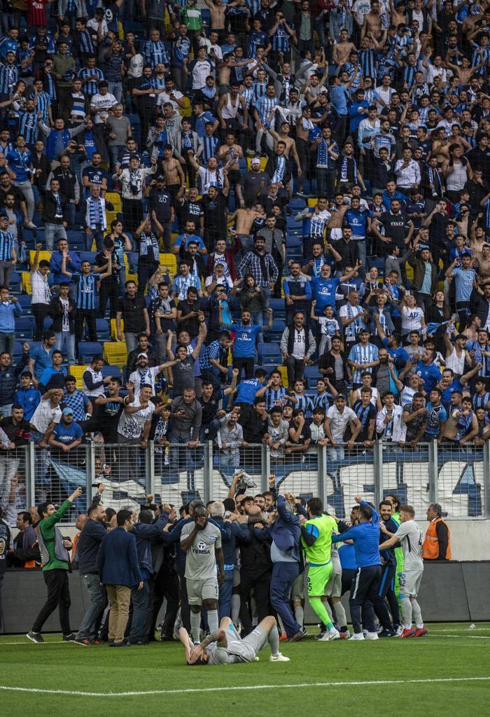 Adana Demirsporda Play-Off geldi, Ümit Özat gözyaşlarına boğuldu