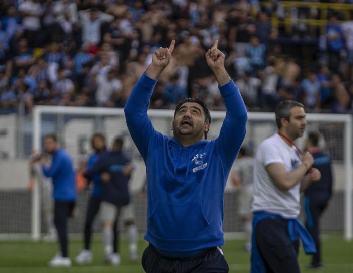 Adana Demirsporda Play-Off geldi, Ümit Özat gözyaşlarına boğuldu