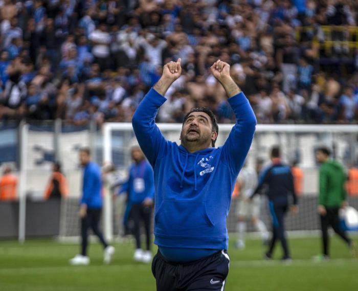 Adana Demirsporda Play-Off geldi, Ümit Özat gözyaşlarına boğuldu