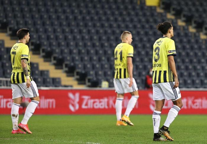 Fenerbahçe taraftarı Başakşehir maçı sonrası çıldırdı: Erol Bulut artık yeter