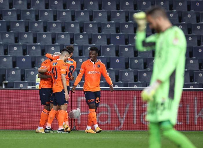 Fenerbahçe taraftarı Başakşehir maçı sonrası çıldırdı: Erol Bulut artık yeter