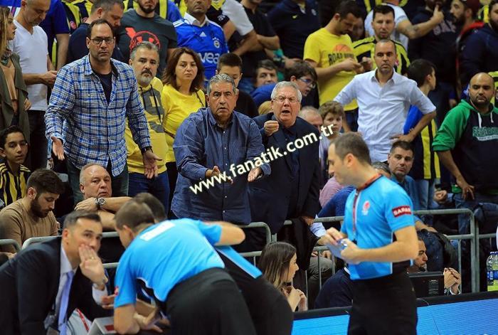 Fenerbahçe - Galatasaray maçında ortalık karıştı