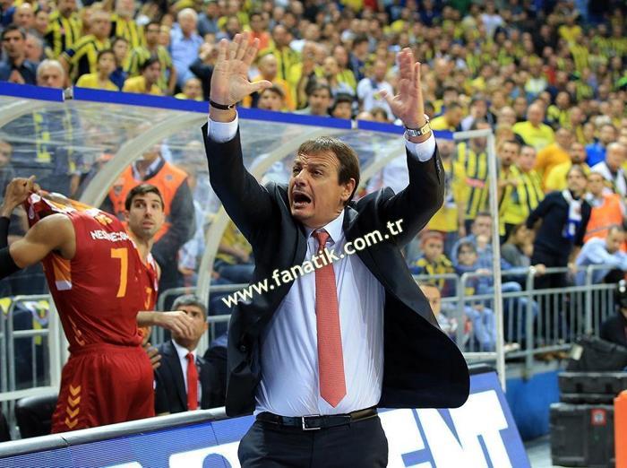 Fenerbahçe - Galatasaray maçında ortalık karıştı