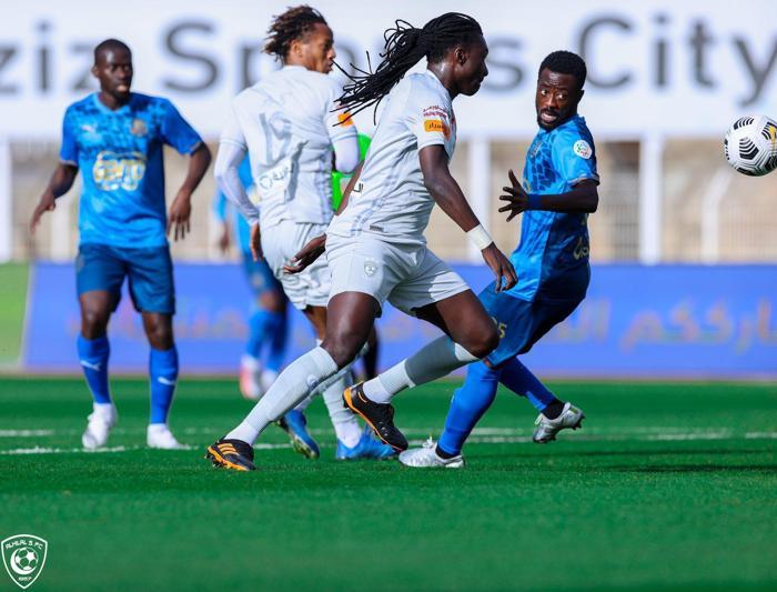 Bafetimbi Gomisten 4 gol Al Hilali tek başına taşıyor