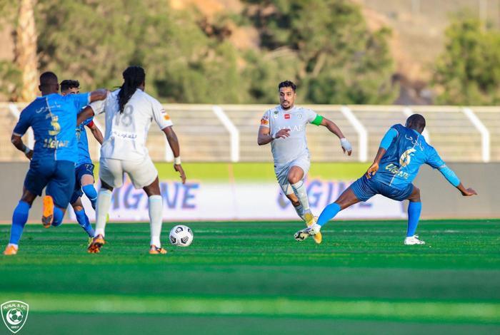 Bafetimbi Gomisten 4 gol Al Hilali tek başına taşıyor