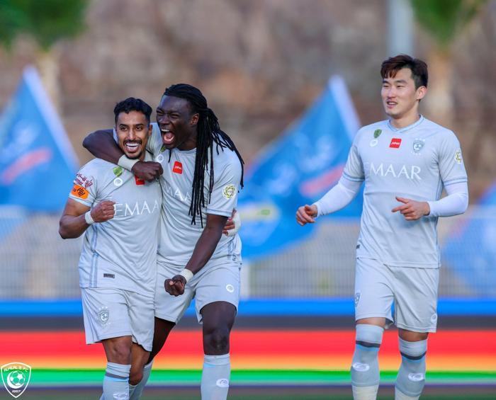 Bafetimbi Gomisten 4 gol Al Hilali tek başına taşıyor