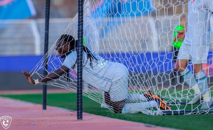 Bafetimbi Gomisten 4 gol Al Hilali tek başına taşıyor