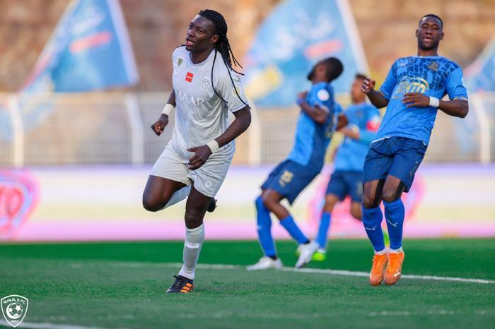 Bafetimbi Gomisten 4 gol Al Hilali tek başına taşıyor