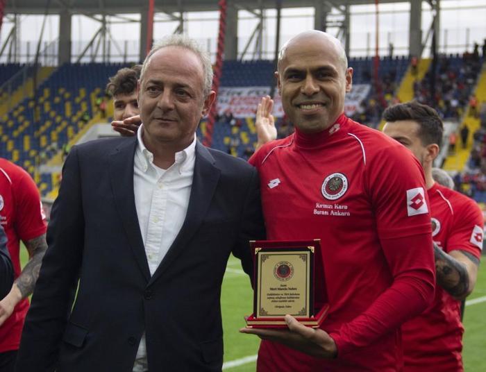 Mert Nobre futbolu bıraktı