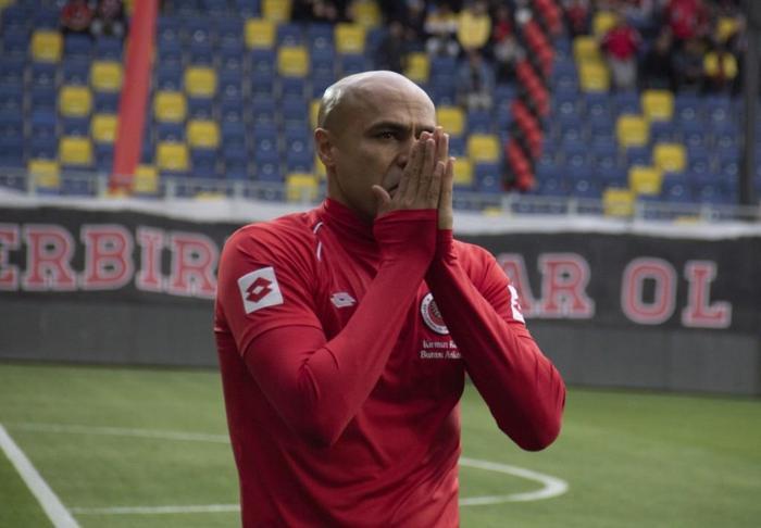 Mert Nobre futbolu bıraktı
