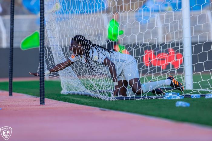 Bafetimbi Gomisten 4 gol Al Hilali tek başına taşıyor
