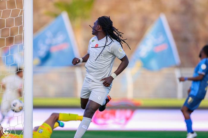 Bafetimbi Gomisten 4 gol Al Hilali tek başına taşıyor