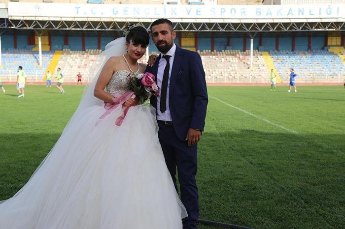 Amatör ligde futbolcu - hakem aşkı