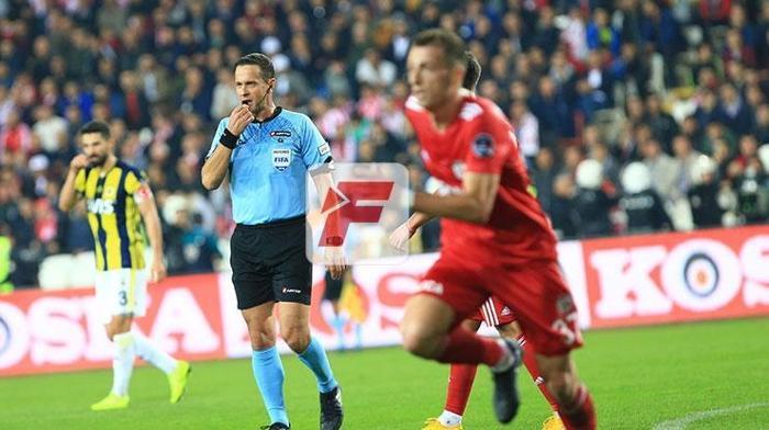 Sivasspor-Fenerbahçe maçından kareler