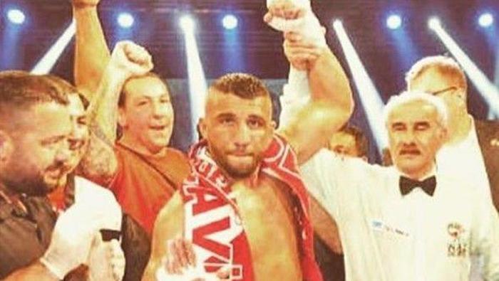 Avni Yıldırımdan bir zafer daha Serenay ve Kerem de oradaydı