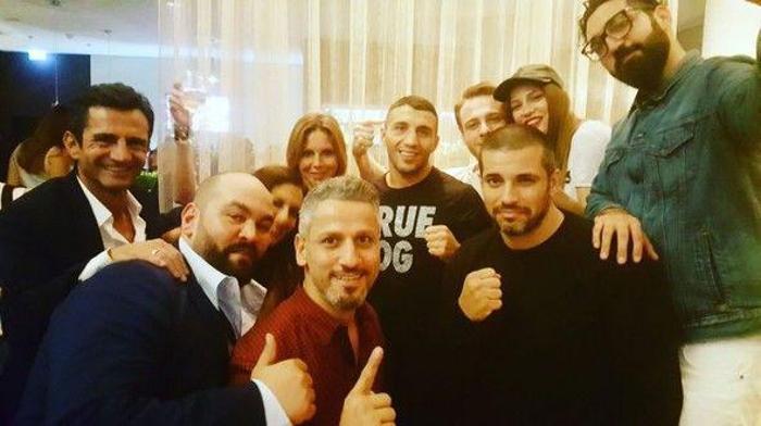Avni Yıldırımdan bir zafer daha Serenay ve Kerem de oradaydı