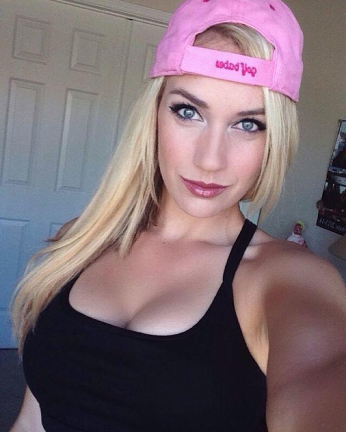 Golfçü Paige Spiranac Instagramı salladı