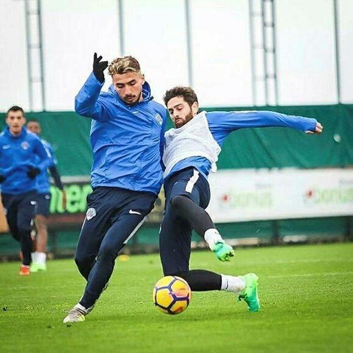 Kendisini Photoshopla futbolcunun yerine koydu, kadınları ağına düşürmeye çalıştı
