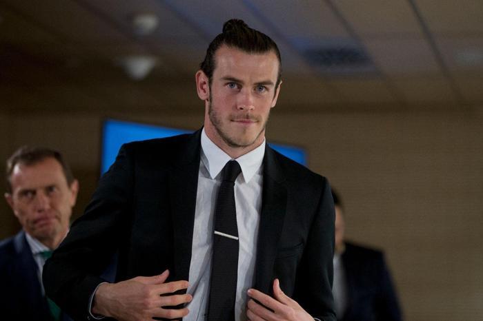 Van Persie para basıyor