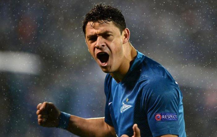 Van Persie para basıyor