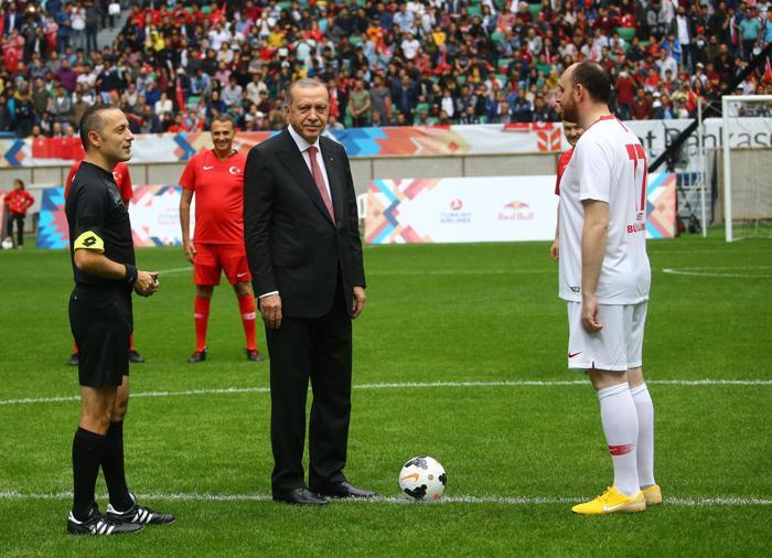 Şöhretler karması Diyarbakırda karşılaştı Başlama vuruşunu Cumhurbaşkanı Recep Tayyip Erdoğan yaptı