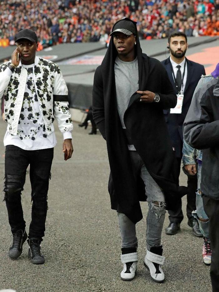 Van Persie para basıyor