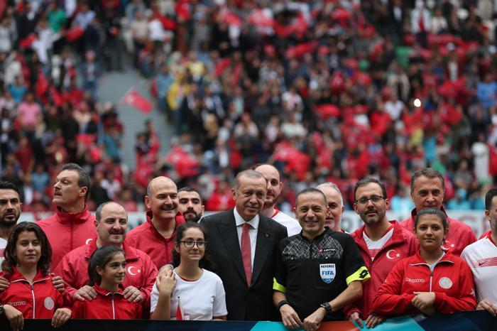 Şöhretler karması Diyarbakırda karşılaştı Başlama vuruşunu Cumhurbaşkanı Recep Tayyip Erdoğan yaptı